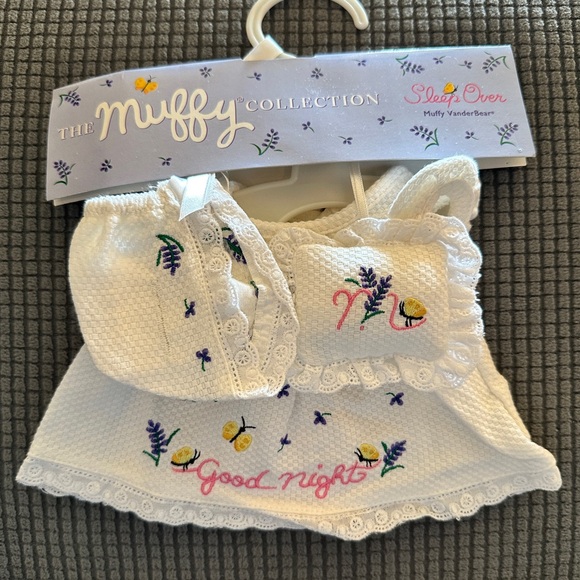 NWT 8” Muffy Vanderbear with 3 NWT outfits, dress up mirror, tank top and skirt - Picture 4 of 5